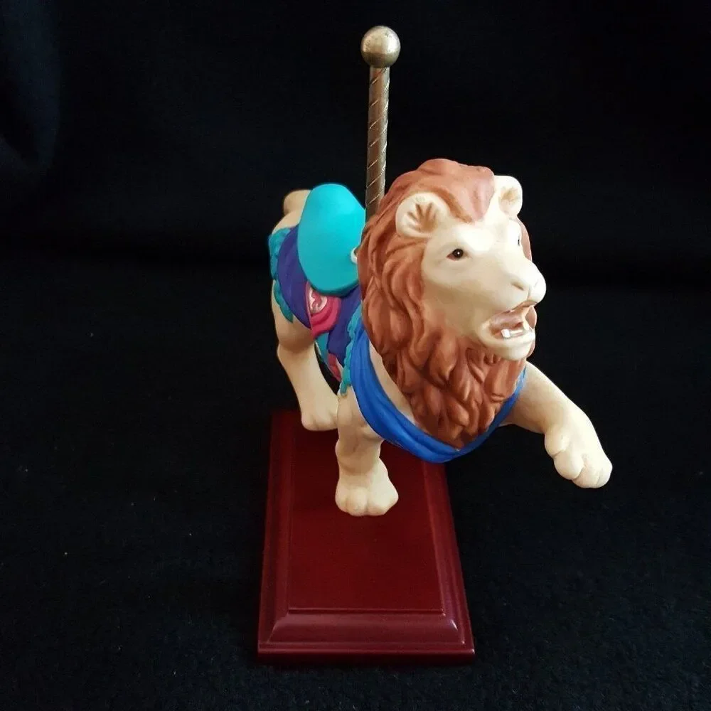 Vintage Avon Roaring Lion Porcelain Carousel Figurine Collection 1996
